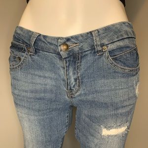 5/$25 - Forever 21 distressed jeans